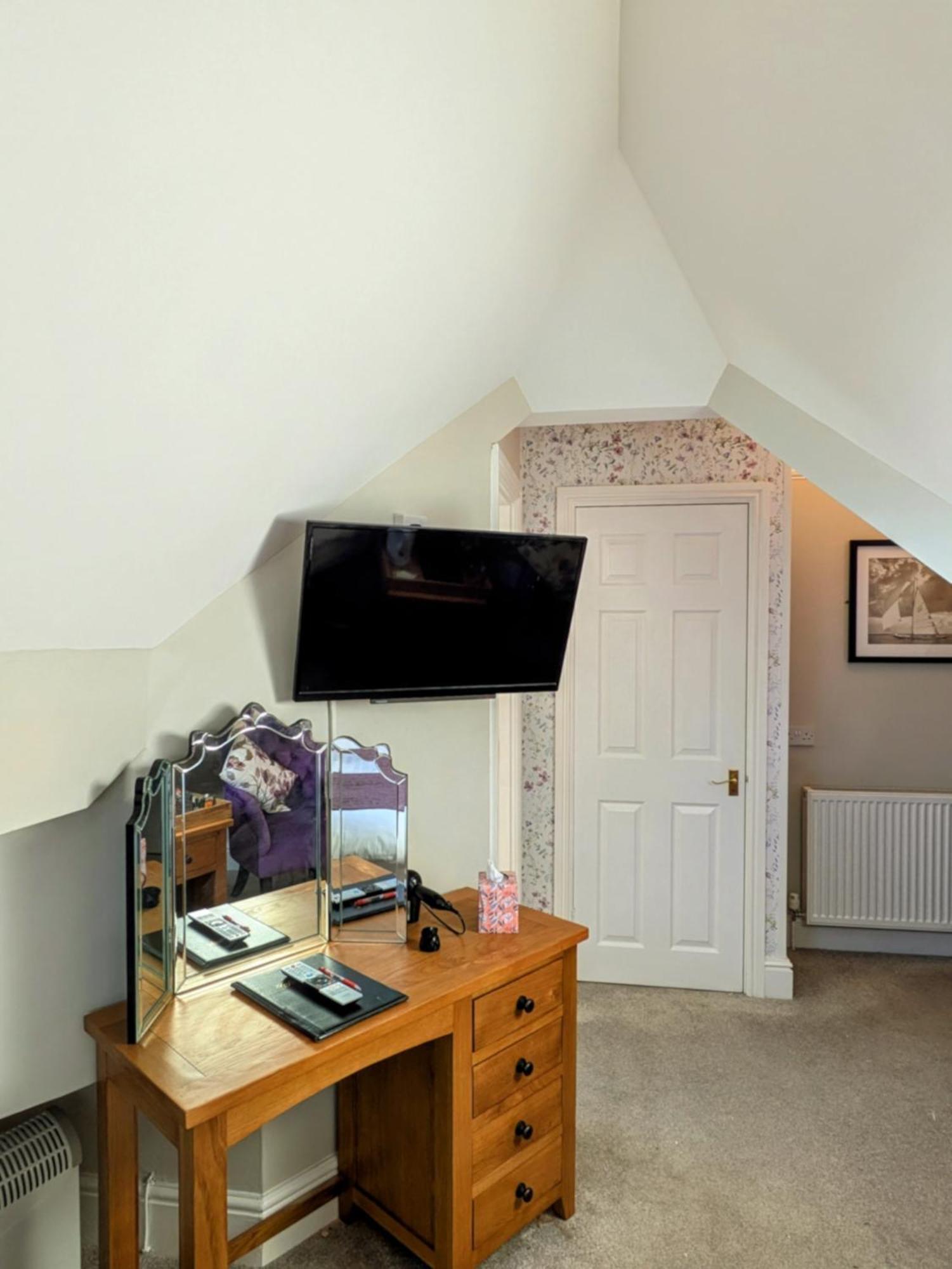 Brigstock House 4*